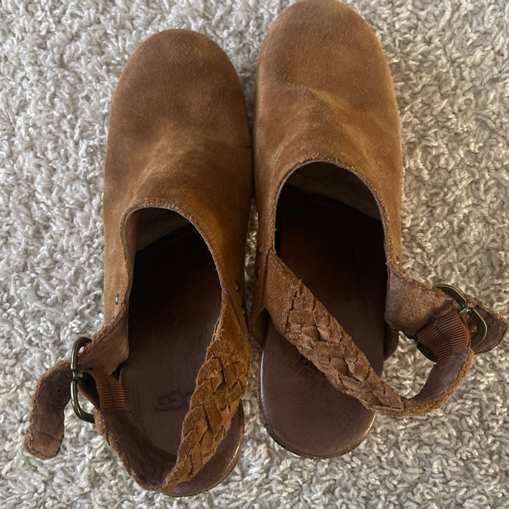 Ugg clogs size 10-chestnut colored